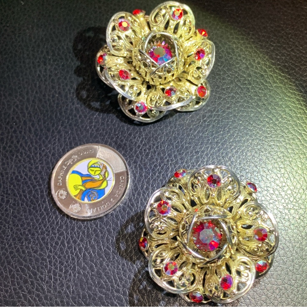 1960s Sarah Coventry filigree Red Aurora rhinestone Floral clip on earrings #012